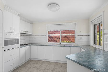 Neat two bedroom unit in convenient location - Photo 3