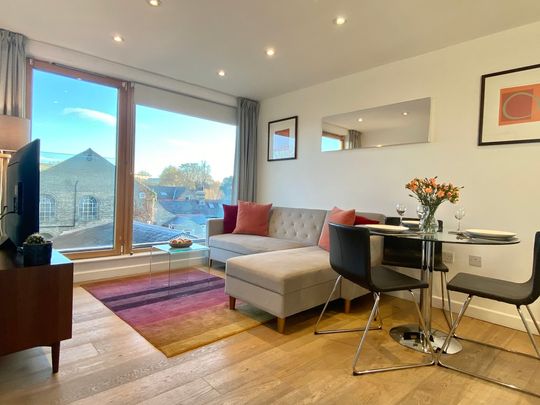 A one-bedroom, fully furnished and equipped apartment located in Cambridge City Centre. Providing excellent access to Cambridge train station and Addenbrookes. - Photo 1