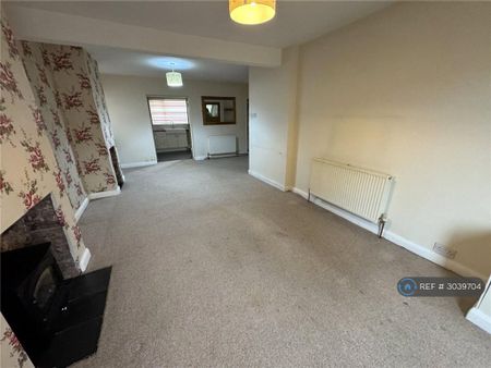 3 bedroom end of terrace house to rent - Photo 3
