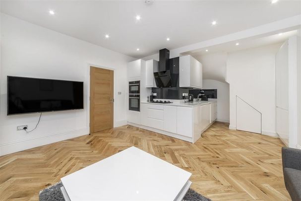 3 bedroom ground floor flat to rent - Photo 1