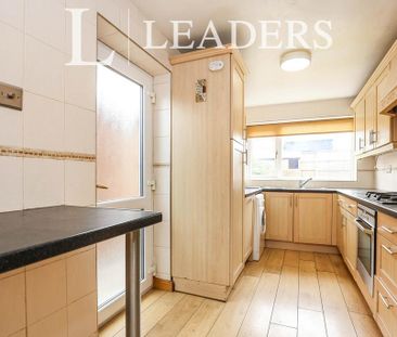 3 bedroom semi-detached house to rent - Photo 5