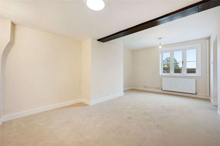 Newly renovated cottage with garden on the outskirts of Knutsford. A Crown Estate property. - Photo 4