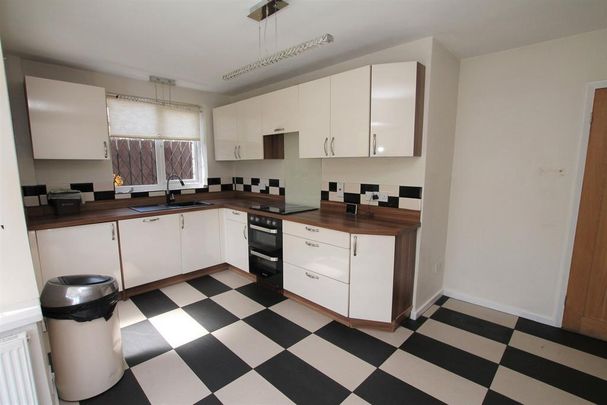 3 bedroom semi-detached house to rent - Photo 1