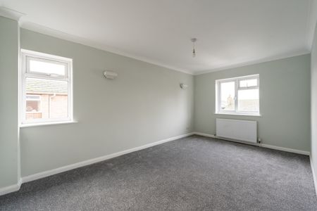 2 bedroom apartment to rent Tennyson Road, Worthing, BN11 - Photo 4