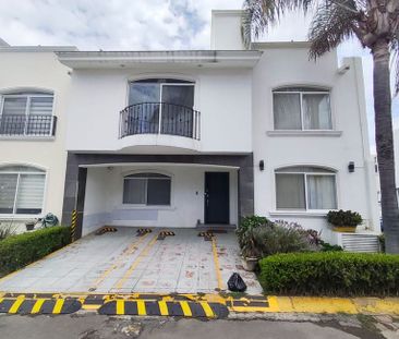 Se renta casa dentro de pequeño coto cerca de Real Center - Photo 2