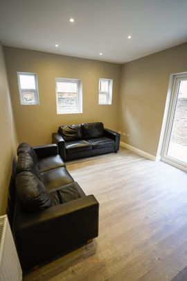 7 Bed Terraced House, Bernard Street, SO14 - Photo 1