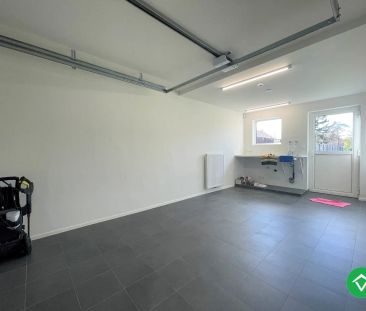 Ruime, gerenoveerde woning met twee slaapkamers te Roeselare - Foto 1