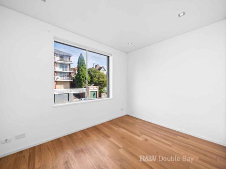 Stylish Beach Pad In Character Art Deco Block - Photo 2
