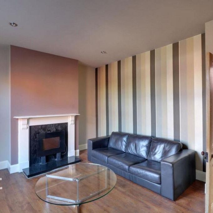 2 bedroom end of terrace house to rent - Photo 1