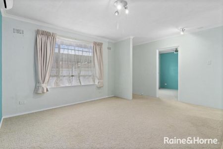 Neat & tidy, single level unit in Karabar - Photo 2