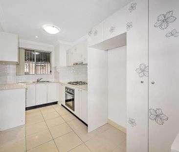 Spacious & Renovated Two Level Apartment - Photo 4