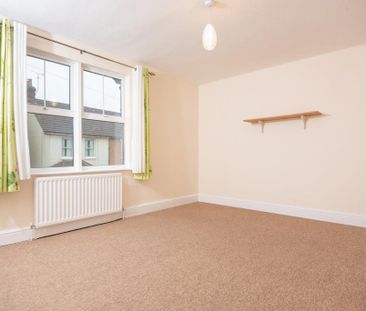 3 bedroom end of terrace house to rent - Photo 4