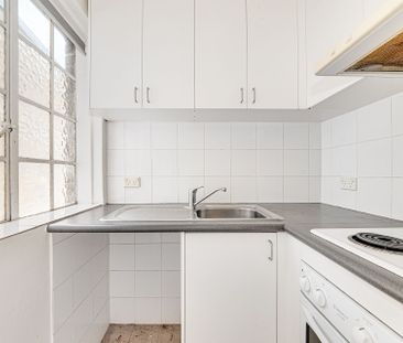 Studio Apartment - Offered Unfurnished - Photo 3