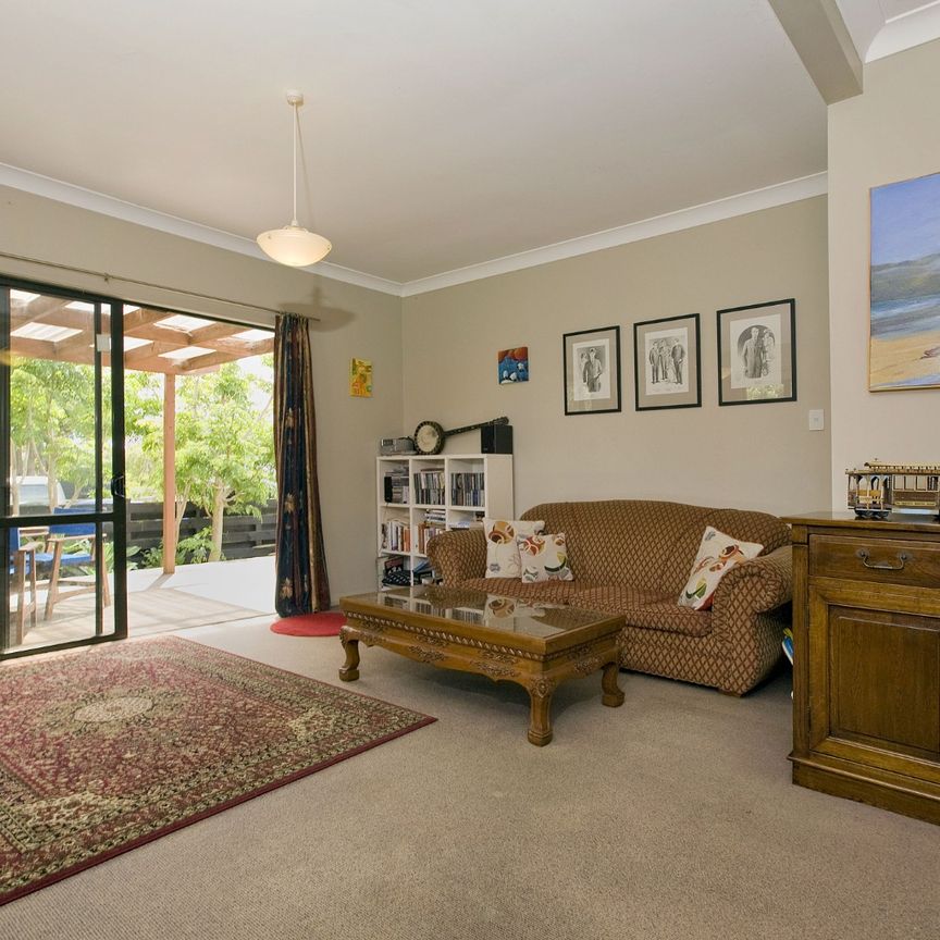 POINT ENGLAND - 3 bedroom home - Photo 1