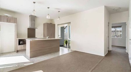 Beautiful Family Home - Photo 2