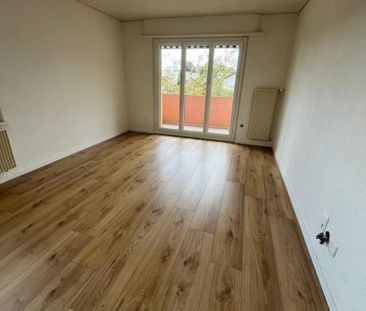 "Neu renoviert mit grossem Balkon und Aussicht" - Photo 5
