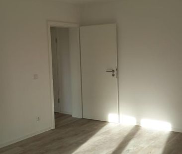 Schöne, helle neu sanierte 2 Raumwohnung mit Terrasse! - Foto 1