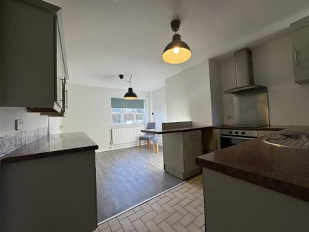 3 bedroom terraced house to rent - Photo 5