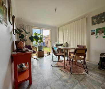 Inviting two-bedroom unit located in the heart of town! - Photo 1