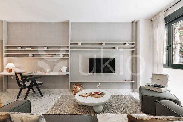 Barcelona Capital, Catalonia 08021 - Photo 1