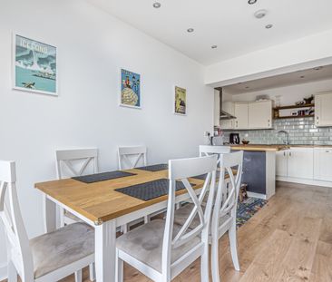 Terraced House to rent - Hargood Road, London, SE3 - Photo 4