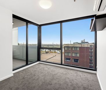 ALTO ON THE BOULEVARD' FABULOUS ALBERT PARK LAKE & BAY VIEWS - Photo 4