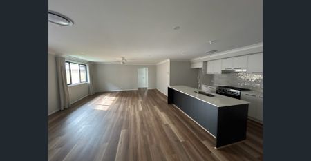 Stylish Family Home in Hamlyn Terrace - Photo 5