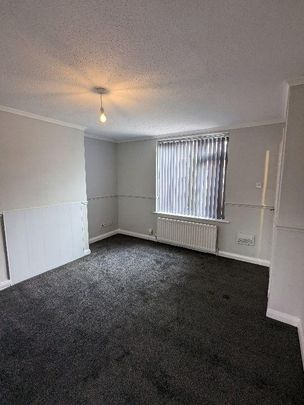 2 bedroom end of terrace house to rent - Photo 1