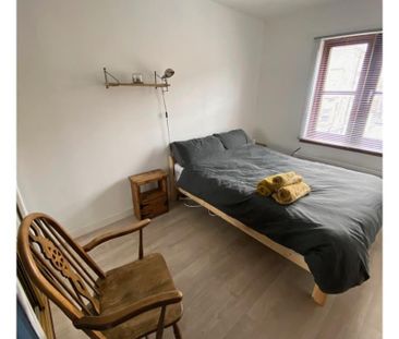 2 bed flat for rent in Goldenacre - Photo 2