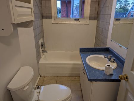 For Lease - 276 Hamilton Road Unit# UPPER, London East, Ontario - Photo 5