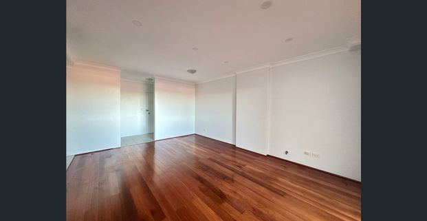 Modern One-Bedroom Plus Study in Ultra-Convenient Hurstville Location - Photo 1