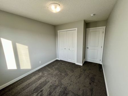 21475 Sheriff King Street Southwest, Calgary - Photo 5