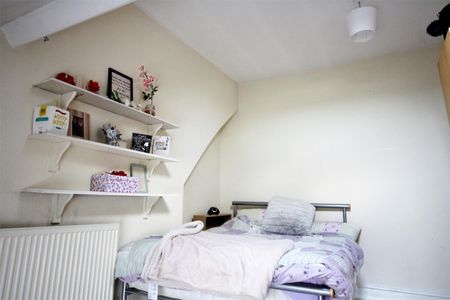 3 Bed Flat To Let On City Road, Cardiff - Photo 3