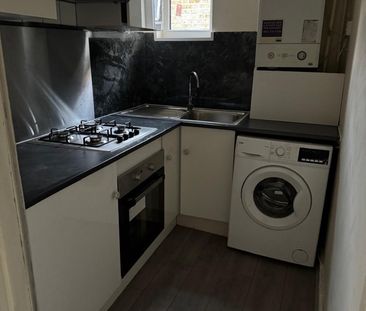2 Bed Flat, Kingston Road, SW19 - Photo 1