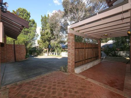 Spacious Family Home - Photo 3