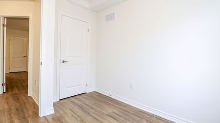 For Lease - 2023 Matteer Court Unit# Unit 21, Innisfil, Ontario - Photo 2