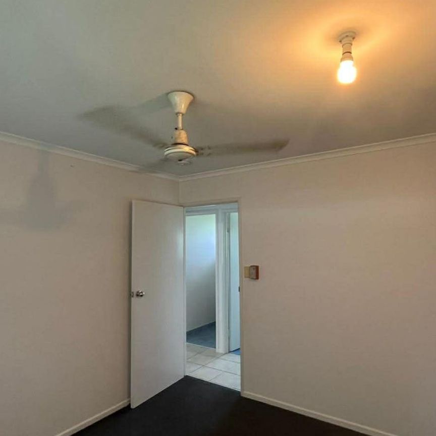 Family home by the beach for rent! - Photo 1