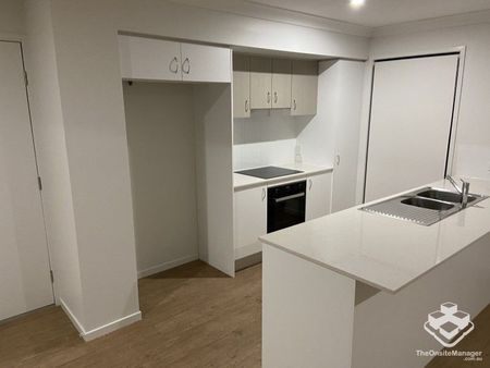 3 BEDROOM TOWNHOUSE - Double Garage, Air Cons, Pets Welcome - Photo 3