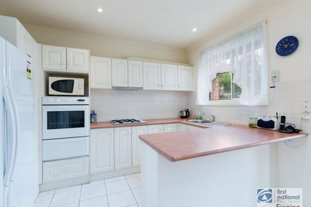 Modern 3-Bedroom Unit – Prime Cranbourne Location - Photo 5
