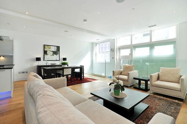 3 bedroom mews to rent - Photo 1