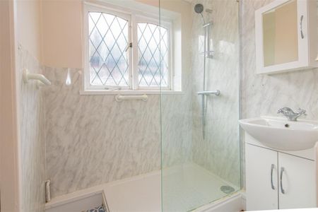 3 bed Bungalow To Let - Photo 4