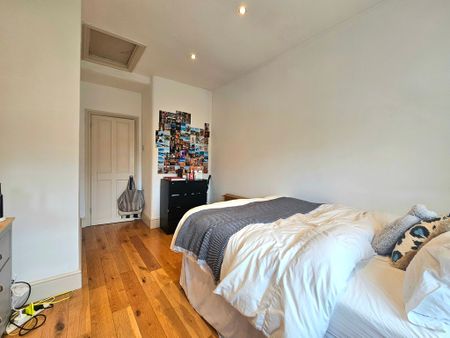 4 Bedroom Semi-Detached House, Dents Road, London - Photo 3