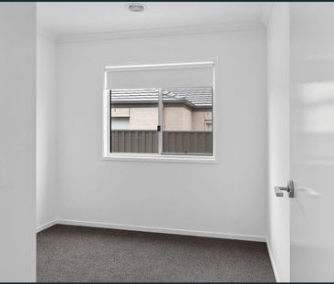 Designer Living with Space, Style & Sophistication - Photo 4