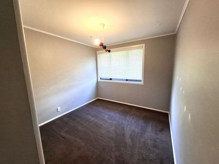 Centrally located 3 bed house in Te Atatu - Photo 5