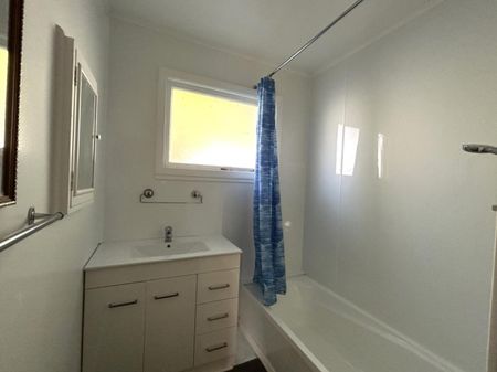 Tidy two bedroom home close to town - Photo 5