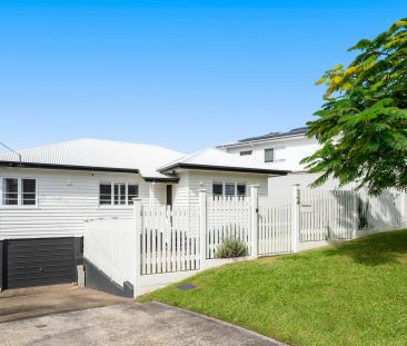 RENOVATED NORMAN PARK RESIDENCE WITH STUNNING AREA VIEWS - Photo 3