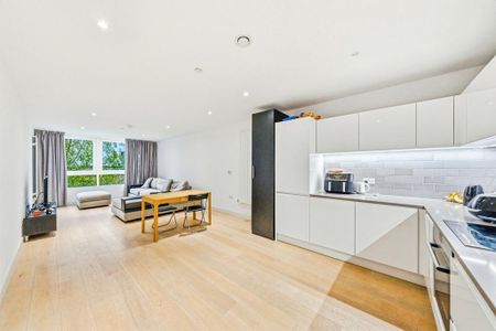 1 bedroom in a flat share to rent - Photo 4