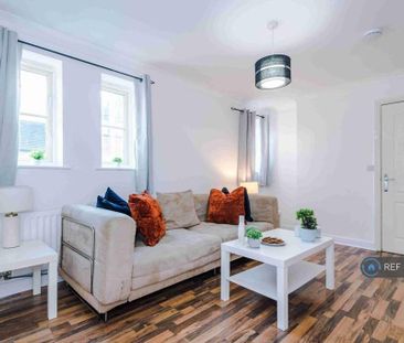 4 bedroom semi-detached house to rent - Photo 2