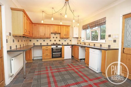 3 bedroom end of terrace house to rent - Photo 3