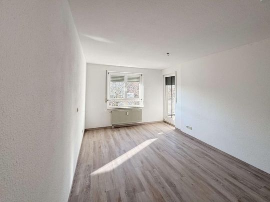 toll geschnittene 2-Raum-Wohnung mit großem Sonnenbalkon - Photo 1